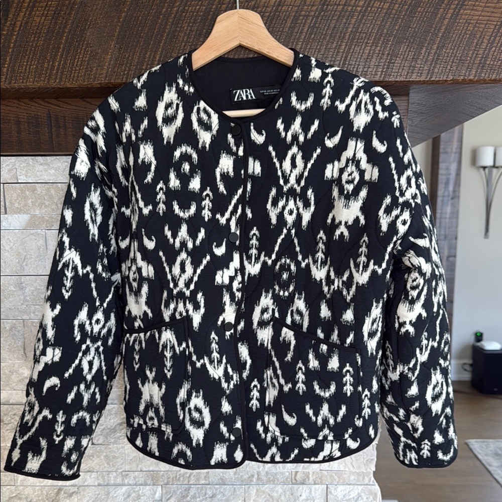 Zara Black and White quilted Patterned Jacket w/pockets XS (fits like a S)